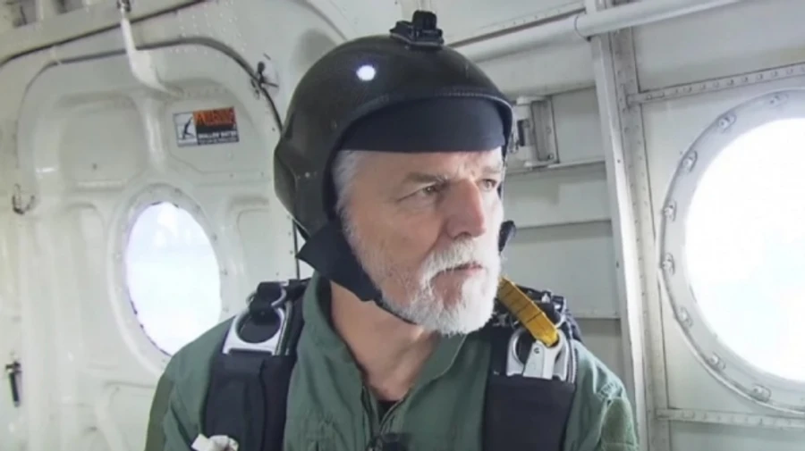 Президент Чехії здивував країну стрибком з парашутом