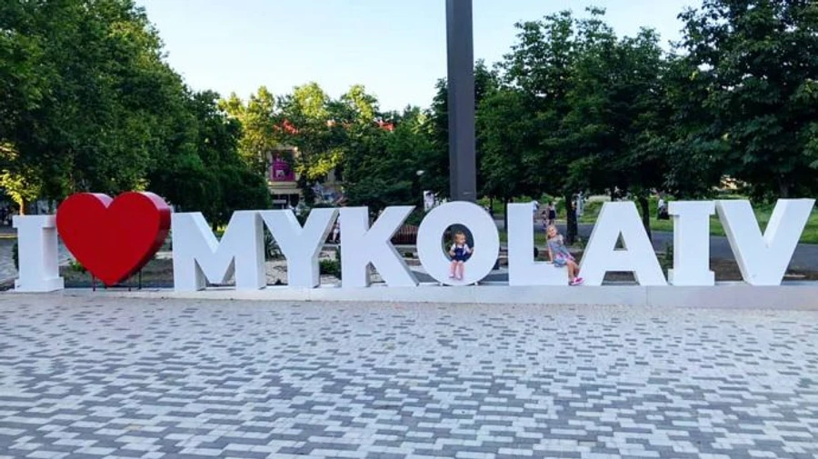 Росіяни вдарили по Миколаєву, ракета розірвалася біля будинку