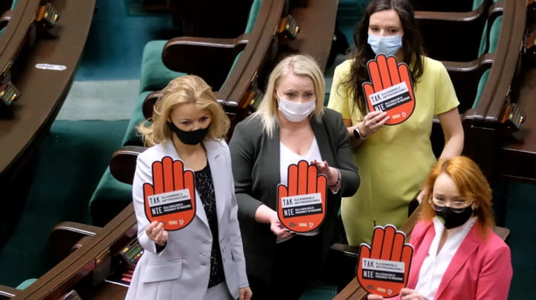 Польша спорит о семейных ценностях: почему создание Института семьи раскололо общество