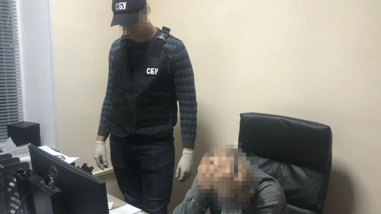 Штампував по 30 фейкових ковід-сертифікатів на день: СБУ викрила лікаря