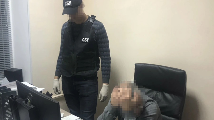 Штампував по 30 фейкових ковід-сертифікатів на день: СБУ викрила лікаря