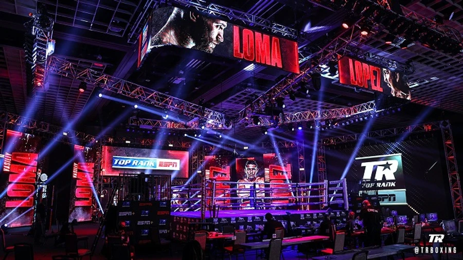 Бокс: Ломаченко проиграл все свои пояса