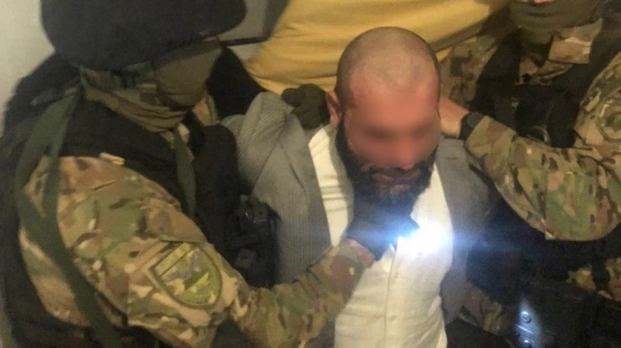 Полиция штурмом взяла квартиру, где держал оборону российский преступник