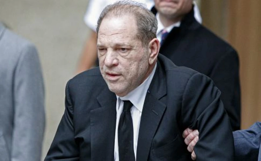 У продюсера Вайнштейна немає симптомів COVID-19 – представник