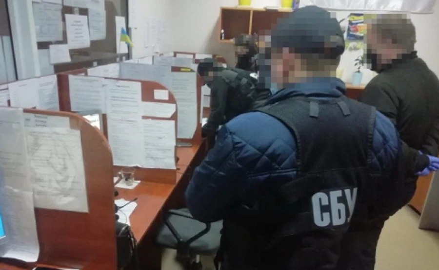 СБУ заблокувала call-центр, який працював на заборонений Яндекс