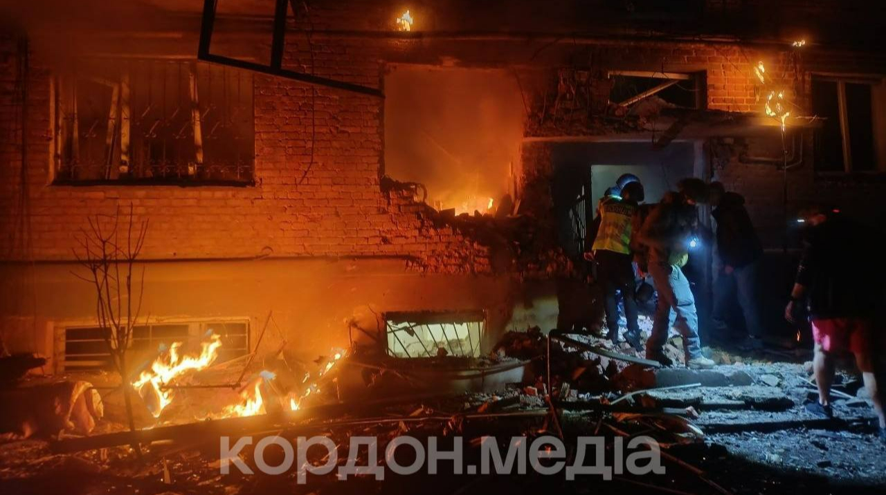 Fourteen injured and fire breaks out as Russian drone hits apartment building in Sumy twice  – photos
