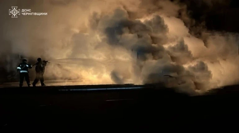 РФ атаковала критические объекты Чернигова: возникли пожары, часть города без света