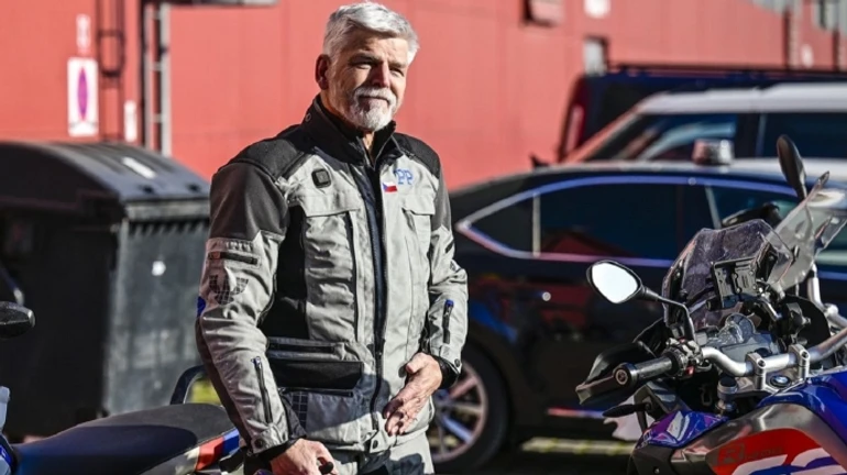 Президента Чехії госпіталізували після аварії