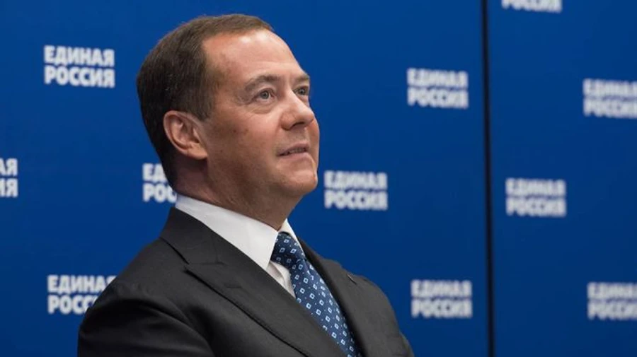 Медведєв закликав росіян не панікувати через Херсон: сподівається захопити знову