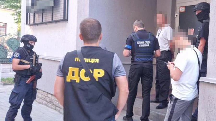 Поліція спіймала шахраїв: розікрали понад пів мільйона доларів Міноборони  