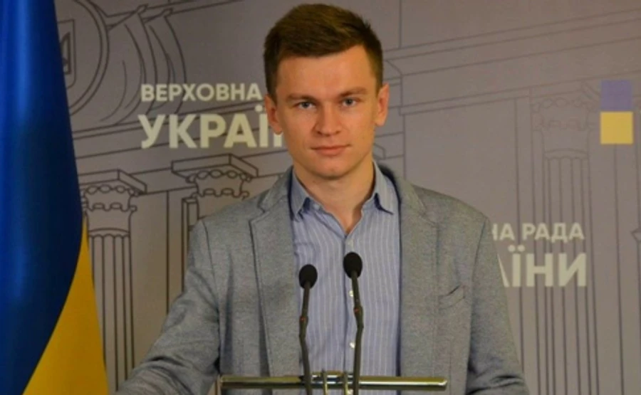 Один слуга народа пошел против фракции и не поддержал новое правительство