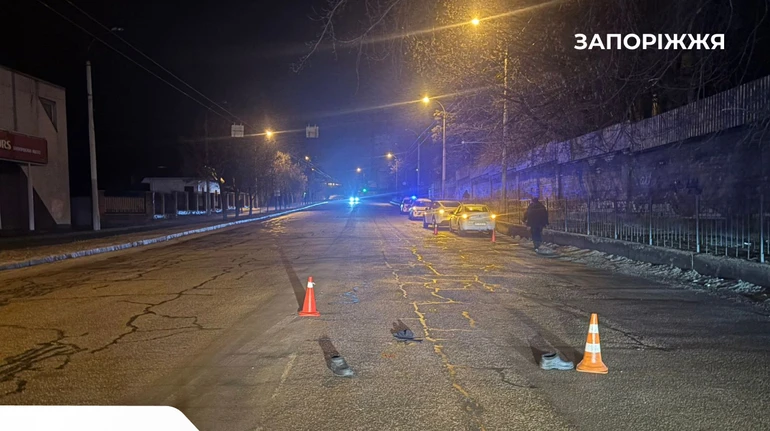 Одразу дві автівки переїхали пішохода в Запоріжжі