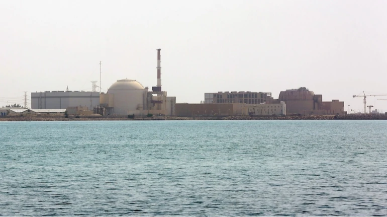 Росатом хочет вывезти из Ирана всех строителей атомной электростанции Бушер