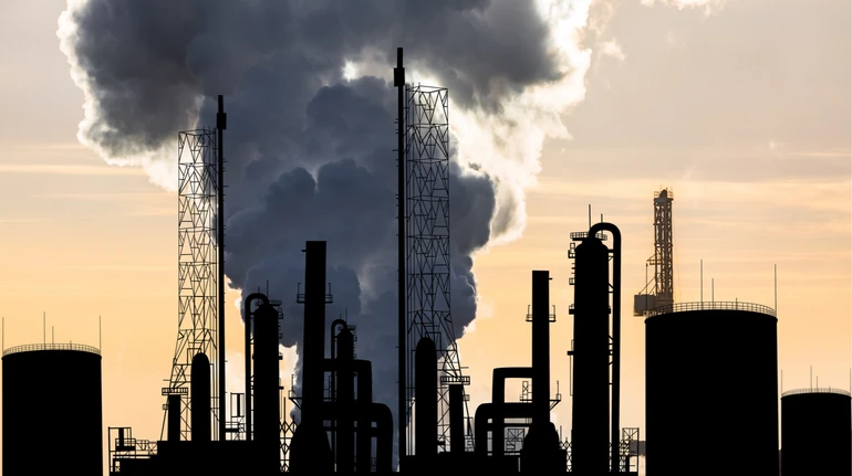 Один із найбільших НПЗ Росії може не працювати ще місяць – Reuters