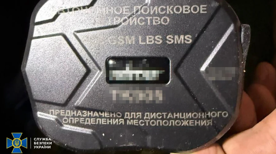 Будут судить женщину, которая установила GPS-трекер на автомобиль офицера ССО