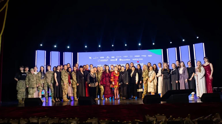 Виступи Тополі і LAUD, промова Маші Єфросиніної і танці 7-річної чемпіонки: як минула символічна церемонія УП100: Сила Жінок by LOVARE