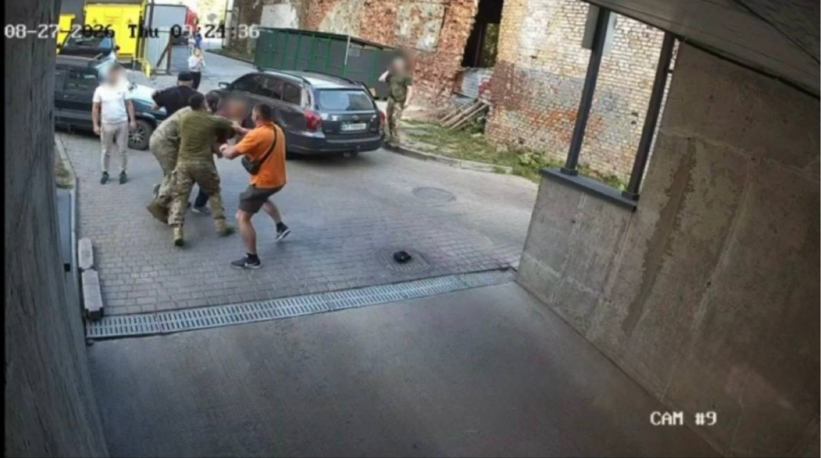 Достал оружие: ГБР расследует возможное превышение полномочий во время мобилизации во Львове – Лубинец