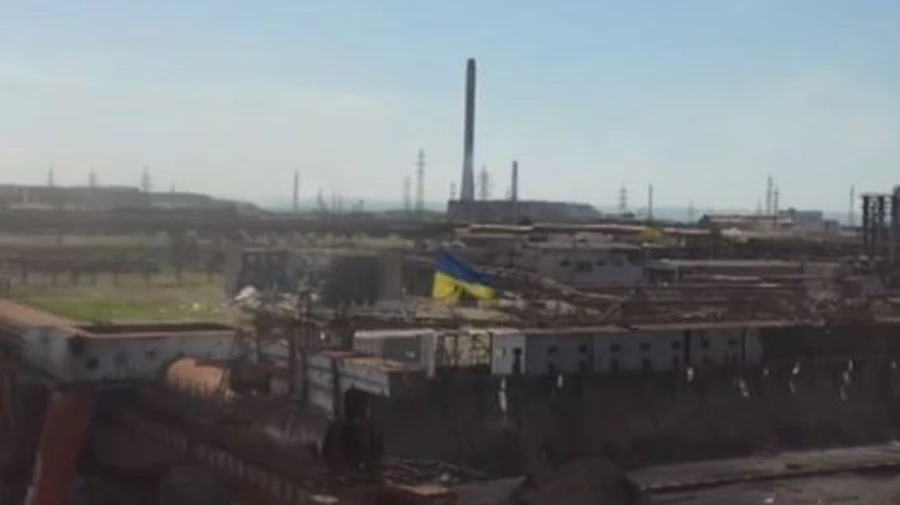 Despite constant Russian bombardments, Ukrainian flag flying over Azovstal