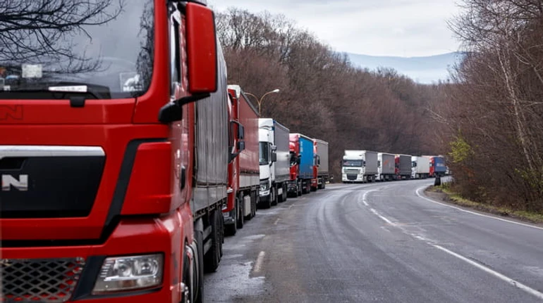 Разговор под угрозой арбитража: как Польша пообещала Украине решить проблему с авторазрешениями