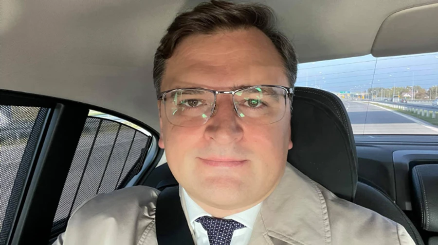 Кулеба поручил дипломатам приложить усилия для свободных путешествий украинцев в ЕС