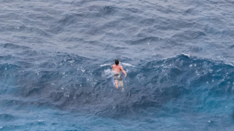 До берега Японії приплив чоловік з Росії і попросив притулку