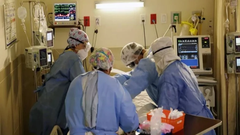 Врач оказалась в реанимации после введения вакцины против Covid