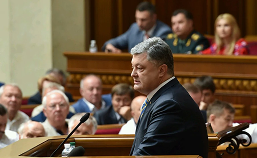 Poroshenko: Decentralization to be Introduced only if Donbas Secured