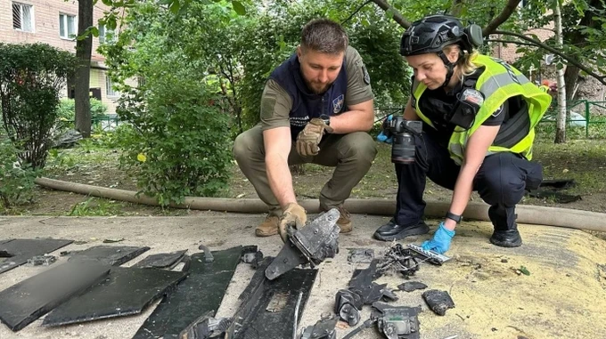 Обстріл Харкова: під завалами будівлі підприємства шукають 6 працівників