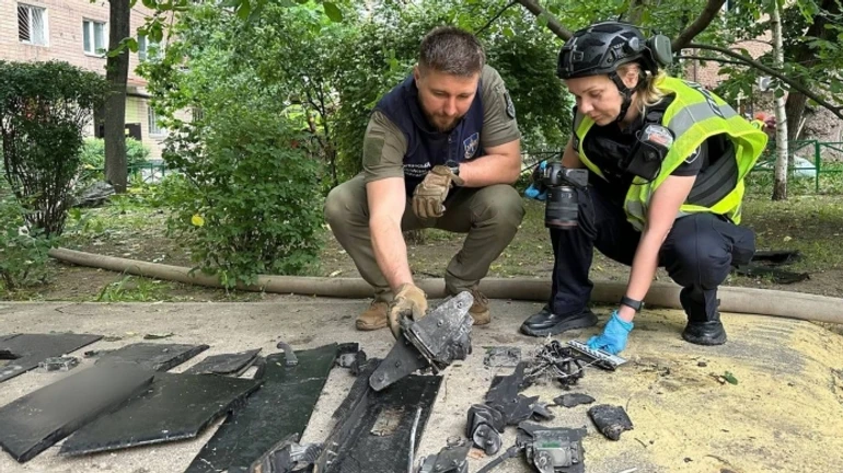 Обстріл Харкова: під завалами будівлі підприємства шукають 6 працівників