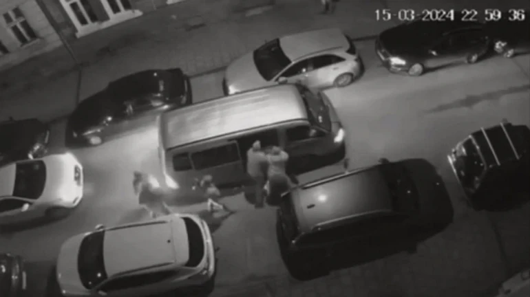 Во Львове представители ТЦК затолкали в бус волонтера и отправили на полигон – омбудсмен