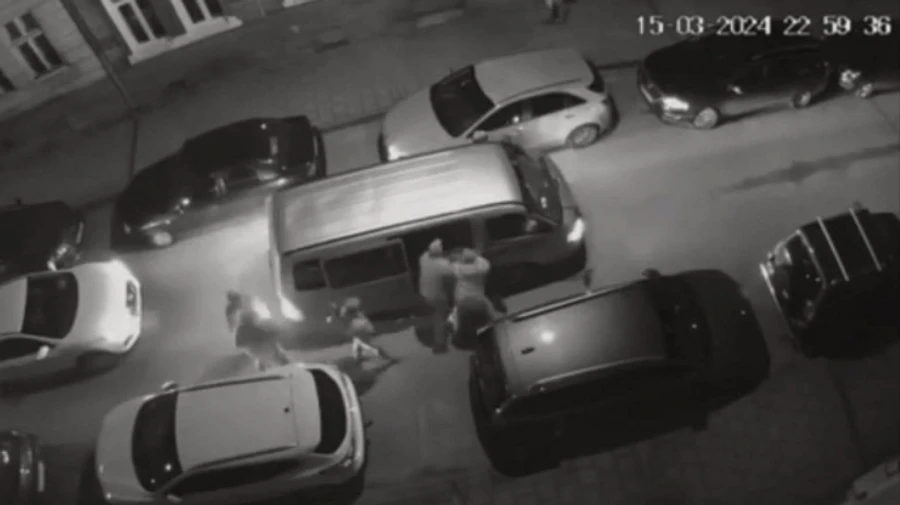 Во Львове представители ТЦК затолкали в бус волонтера и отправили на полигон – омбудсмен