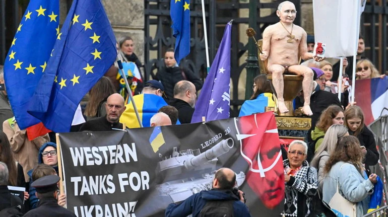 Гроші не на всю зброю: ЄС стикнувся з дефіцитом фондів для оплати допомоги Україні