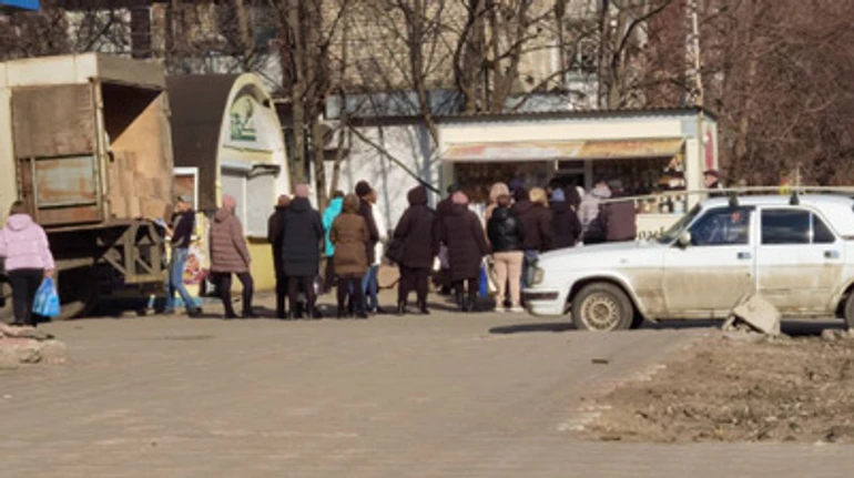 Праздник, где взрывают машины и не утихают выстрелы. Жительница Луганска о жизни в городе