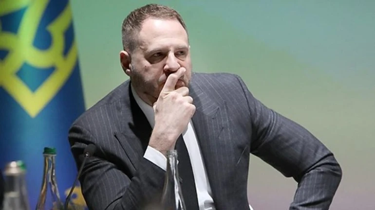 Єрмак, його заступник та нардепи їздять на номерах прикриття – ЗМІ