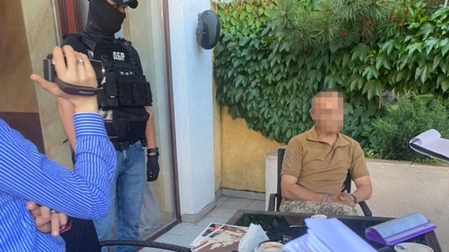 Начальник з ВМС вимагав 10 тисяч доларів за посаду в ДБР - прокуратура