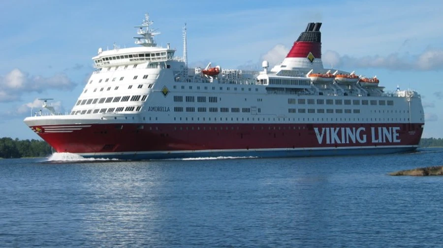 Біля берегів Фінляндії через шторм сів на мілину пором з сотнями пасажирів