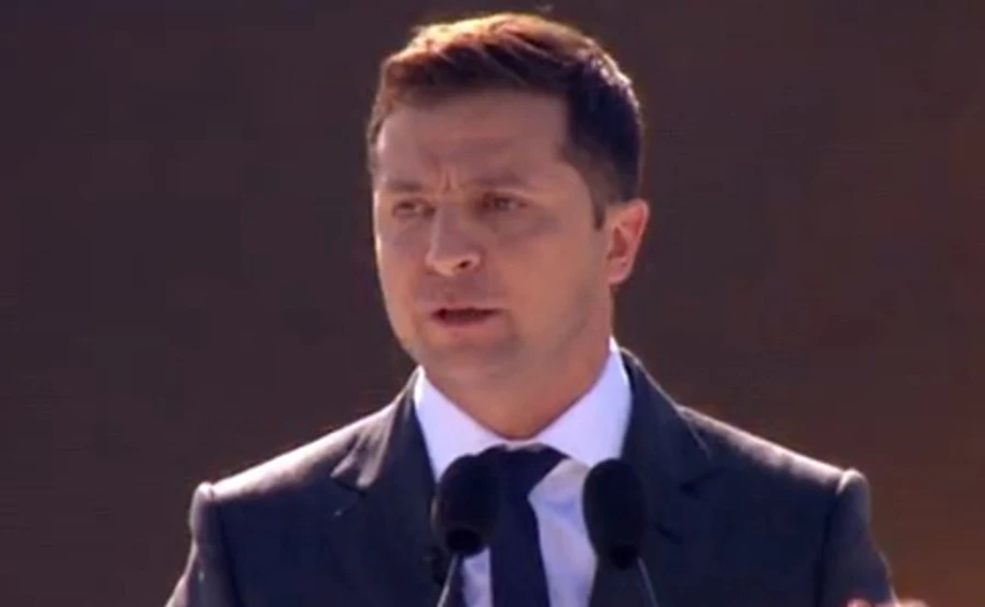 Зеленский сравнил Крым и Донбасс с двумя детьми, которых похитил сосед