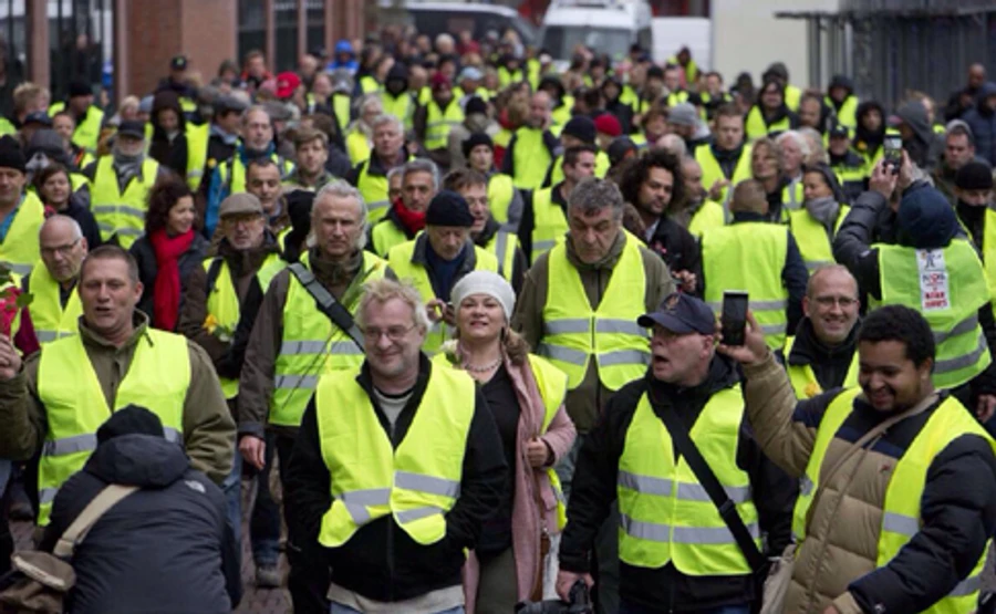 Протесты желтых жилетов: Более 100 раненых, почти 1000 арестованных