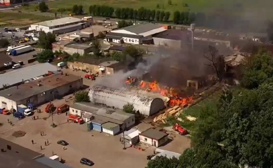 Під Києвом палають склади: 1500 кв.м, жертв немає 