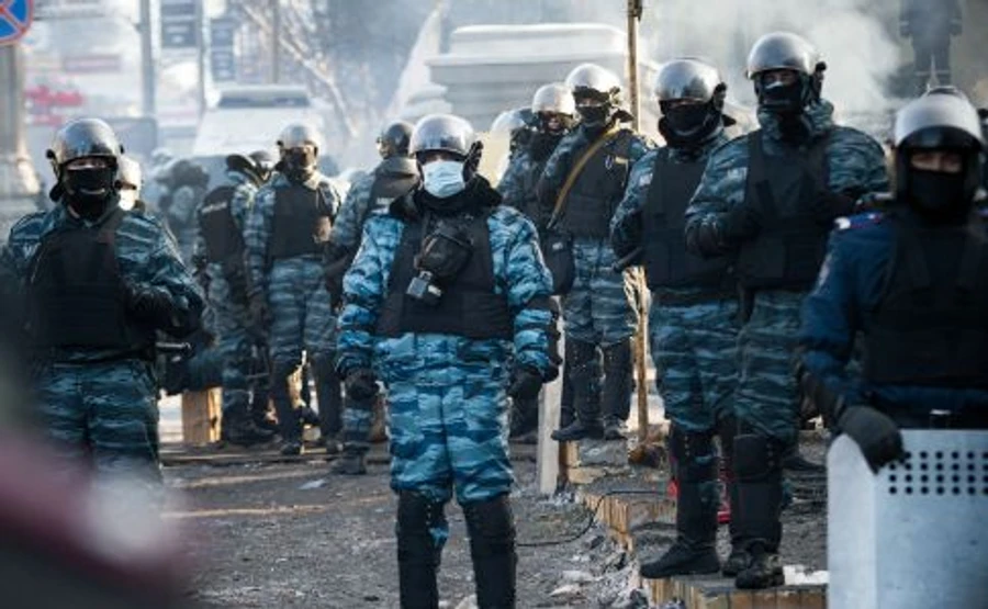 Горбатюк: наліпки на шоломах беркутівців не дозволяють ідентифікувати особу