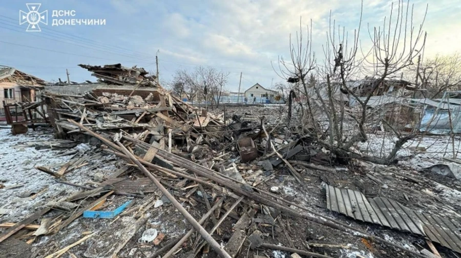 Russian aircraft strike on Mykolaivka, Donetsk Oblast, killing one man – photos