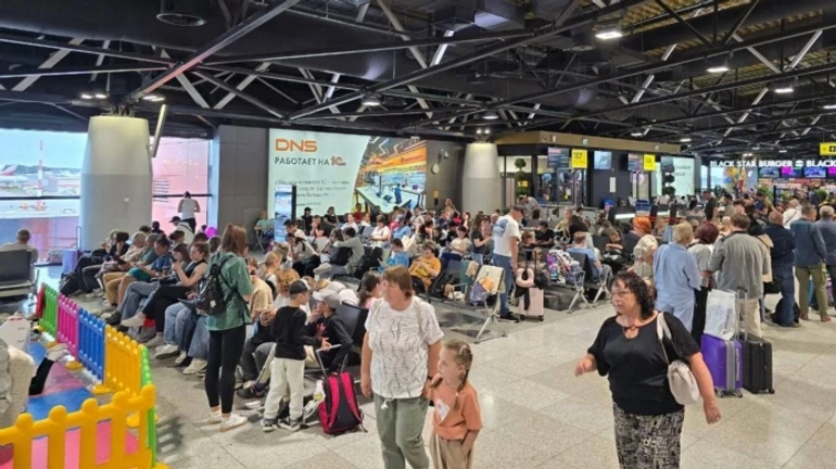 В России второй день подряд отменяют сотни авиарейсов из-за безопасности полётов