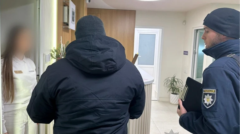 В Ужгороді 12-річна дівчина померла після візиту до стоматолога: за справу взялася поліція