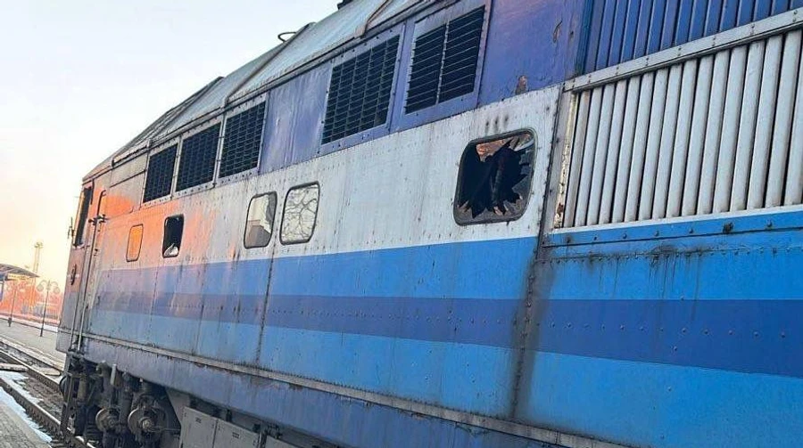 У потяг Київ-Суми з 200 людьми влучив безпілотник