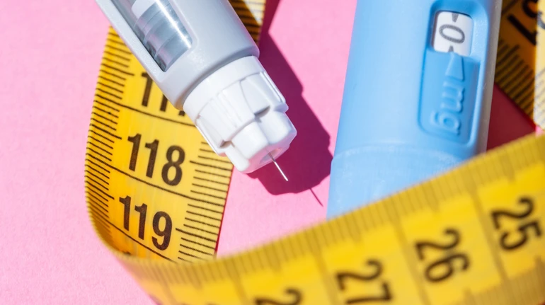 Спазмы, тошнота и обвисание кожи. Темная сторона Оземпика и подобных инъекций, на которых худеют