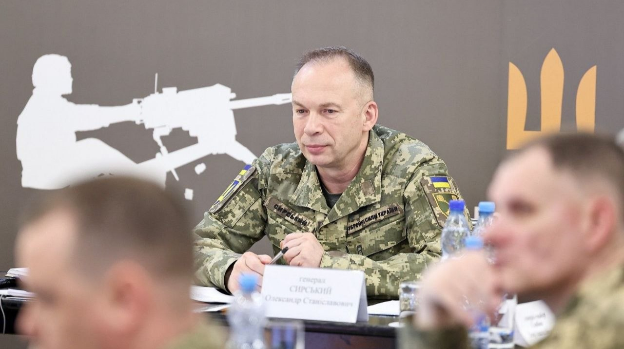 Сирський: Росіяни активізували наступ по всьому фронту, ЗСУ – в активній обороні