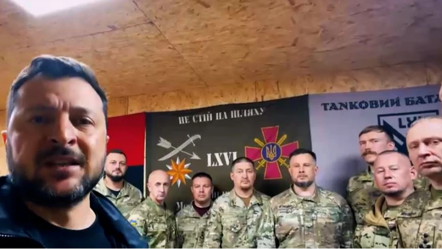 Зеленский с фронта поздравил защитников и защитниц: мы должны победить Россию и обрести мир