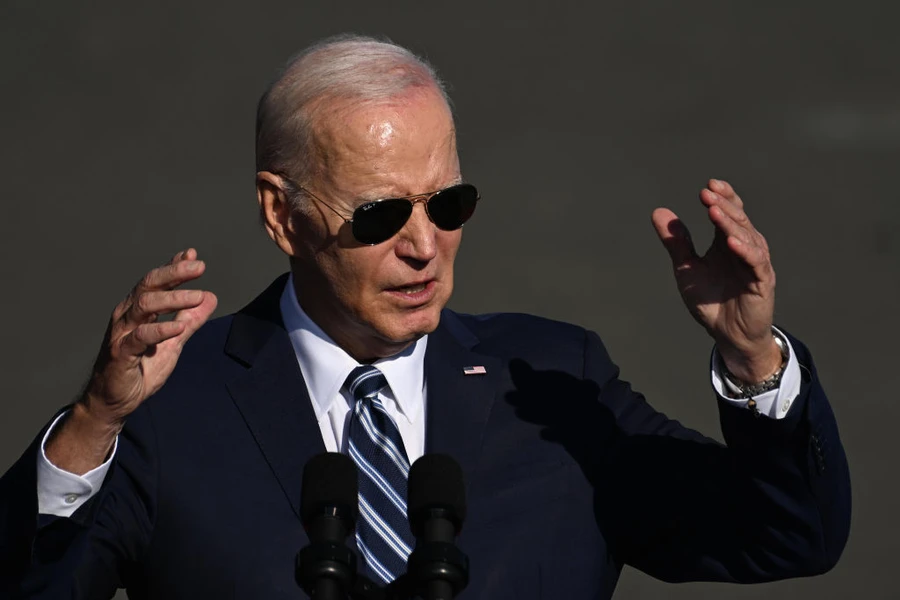 Biden says US can support Ukraine and Israel simultaneously