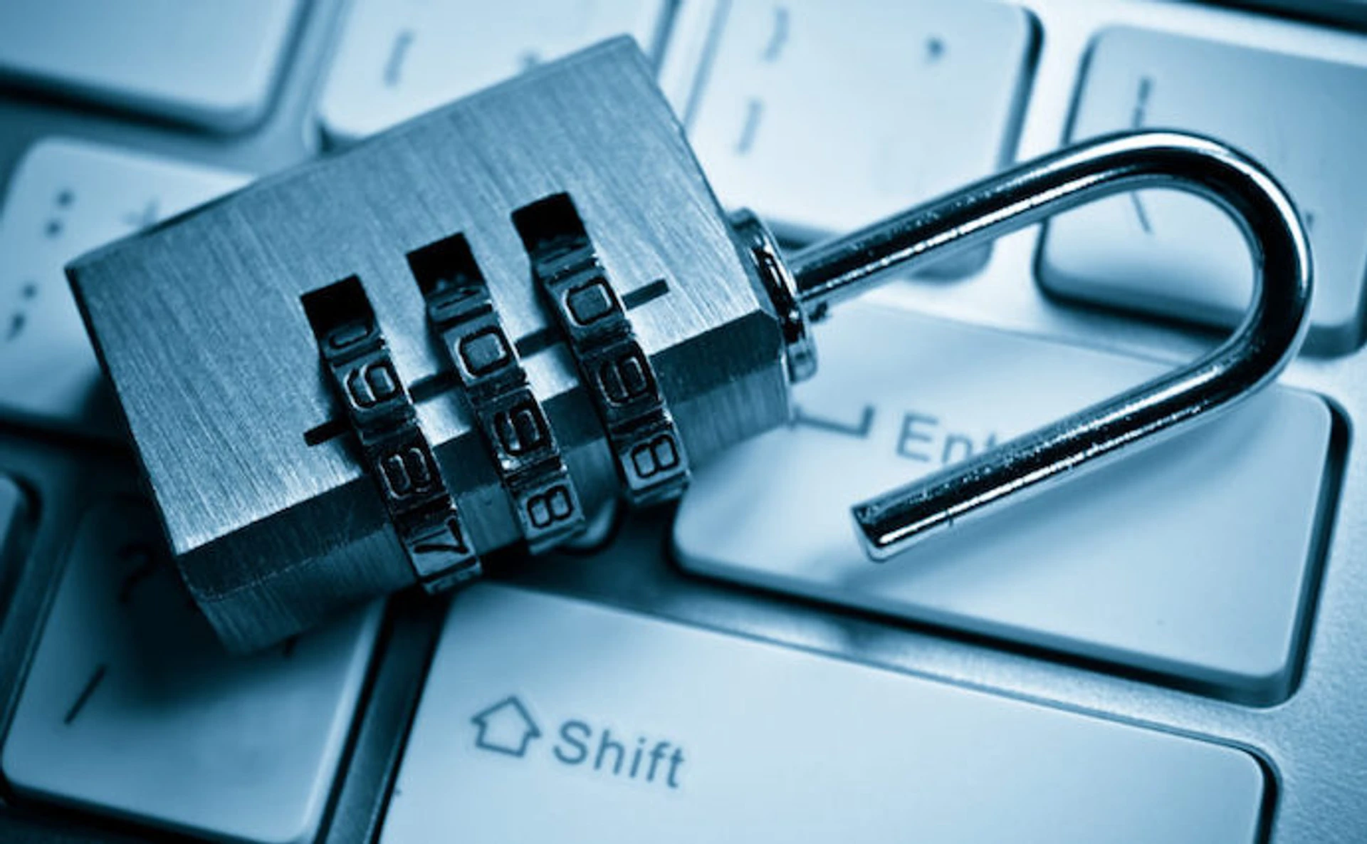 Полицейские сливают персональные данные и почему хотели уволить уполномоченную по правам человека?