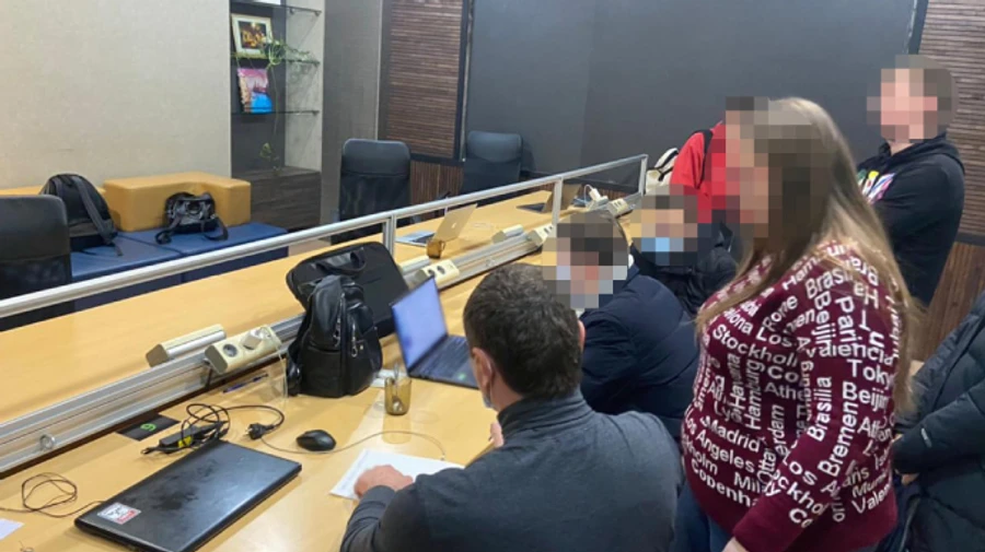 У Києві викрили ферму ботів, які поширювали протестні настрої